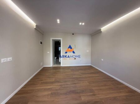 BUSINESS PREMISES / OFFICE 30M2 "ELBASAN STREET, NEAR THE ARTISTIC LYCEUM" 430 EURO