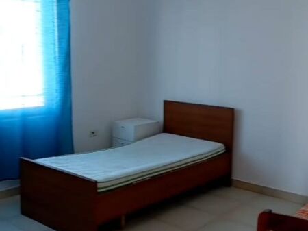 APARTAMENT 2+1. 30000 LEKE.QYTET STUDENTI.
