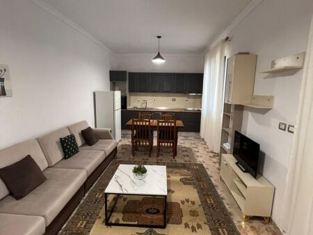 🏠Rruga 5 Maji,prane Shkolles”Tirana Jone”jepet me qera kati i I-re i nje vile,1+1,i mobiluar. 40,000Leke