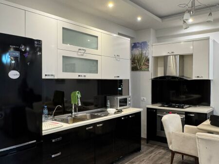 Shitet super apartament  2+2+1 Ballkon prane kopshtit zologjik