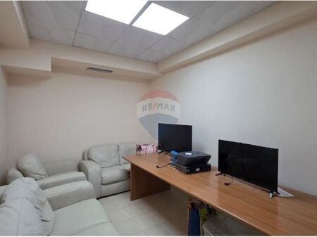 Ambjent biznesi me qera per zyra klinike dentare,klinike estetike etj.