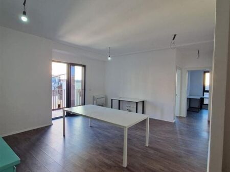 Zyre Me Qera 2+1 Tek Kompleksi Garden Building (ID BZ2709) Tirane