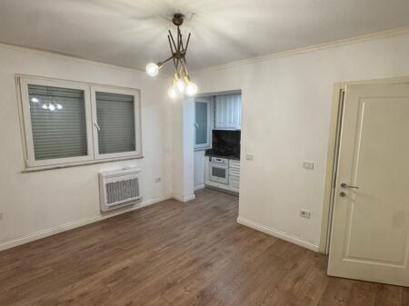 Mine Peza jepet me qira 3+1 bosh . Ideale per zyra ose airbnb