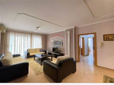 Apartament 2+1+2 per qera Blloku