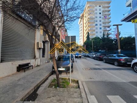 APARTAMENT 1+1 NE QENDER DURRES, PER SHITJE!