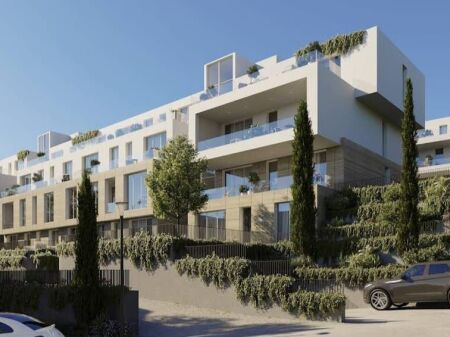 Shitet apartament 3+1 ne kompleksin "Blin Residence" buze Liqenit te Farkes.