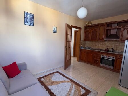 Apartament me Qera tek Rr. Kavajes/Rr. Bogdaneve, Njesia 10, Qender Tirane
