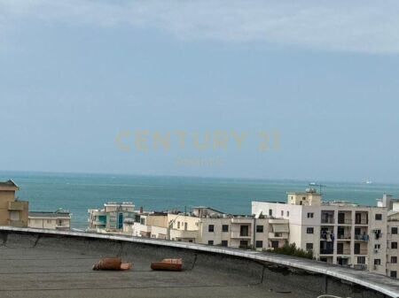 Penthouse Me Pishine 3+2+3+Post Parkimi Për Shitje në Plazh Hekurudha, Durrës| 315 m²