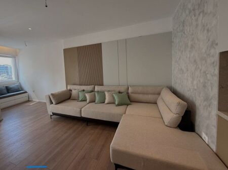 Shitet, Apartament 2+1, Qender, Tiranë