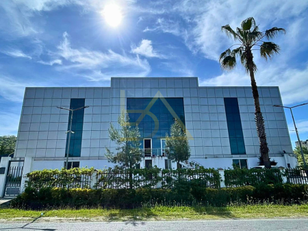 Shitet Objekt Biznesi Multifunksional Ekskluziv