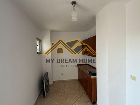 Apartament 2+1+Verand Në Shitje në Plazh Durrës