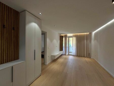 SHITET APARTAMENT 1+1 – BRRYLI, PRANË MATERNITETIT TË RI