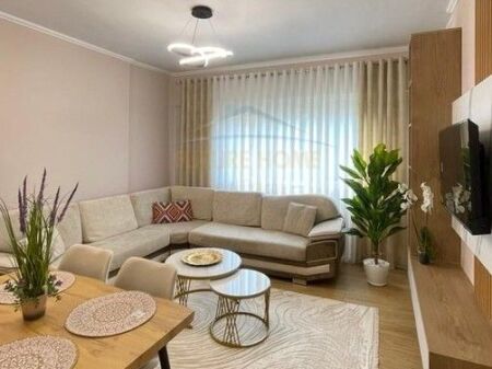 Qera, Apartament 2+1+2, Kristal Center, Komuna e Parisit
