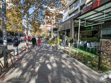 SHES AMBIENT KOMERCIAL NE RRUGEN DON DOSKO 32.5m!