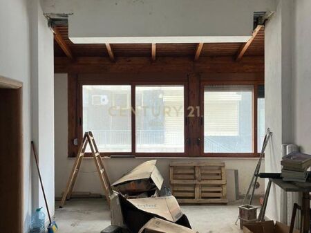 SHITET APARTAMENT TEK STACIONI I PARE NE PLAZH , DURRES !!!!