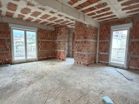 Vilë 3-Katëshe për Shitje – Collina Verde