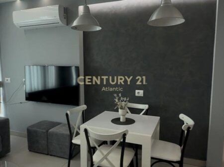 Apartament 1+1 Me Qira në Plazh Hekurudha, 50m Larg Detit - 500€