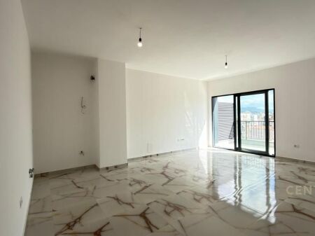 Appartamento 3+1+2 disponibile per ufficio in Via delle Barricate!