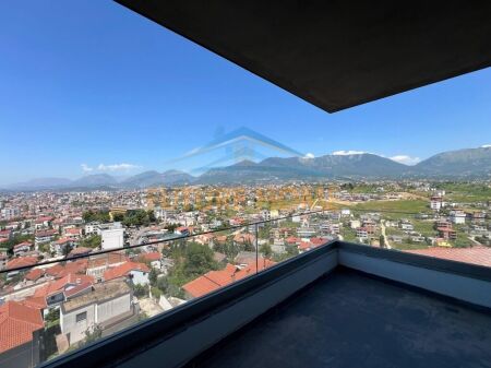 Shitet, Apartament 2+1+2 Poste Parkimi, Sauk, Restorant Xibraku, Tiranë.