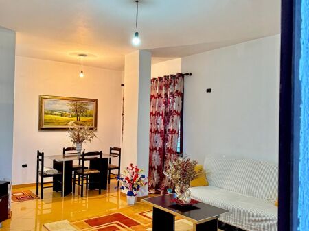 🏢Pak minuta larg Fakultetit te Inxhinierise se Ndertimit,jepet me qera apartament 1+1 i mobiluar 45,000 Leke