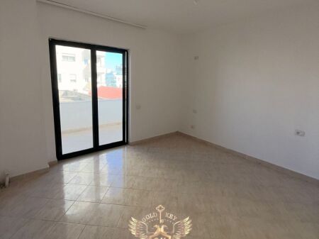 SHITET 2+1+2+2 BALLKONE MARKATA DURRES