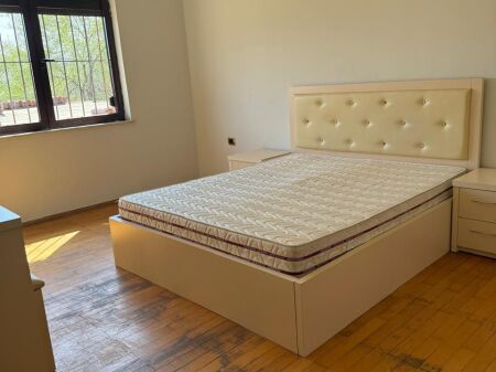 Shitet 2+1 ne Xhamllik