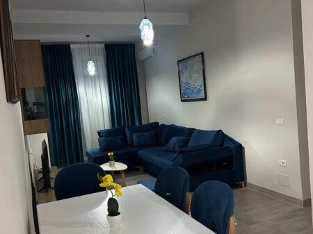Apartament 1+1 me qira ne Xhamllik!