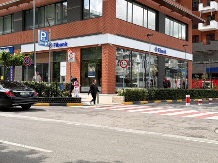 Jepet dyqan me qera ose shitet 20 m2