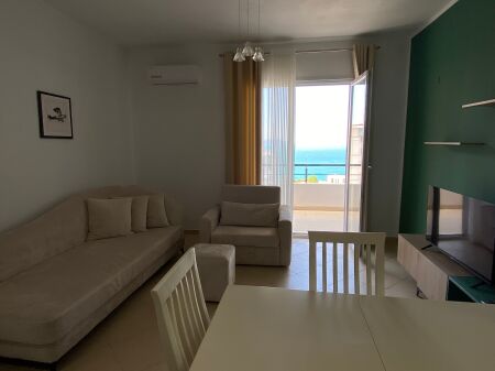 📍Vlore | Uji i Ftohtë. Jepet me qira afatgjatë, 1+1 me pamje nga deti.