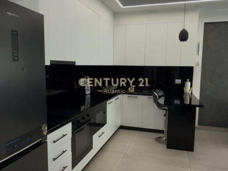 Apartament 1+1 Me Qira në Plazh Hekurudha, 50m Larg Detit - 500€