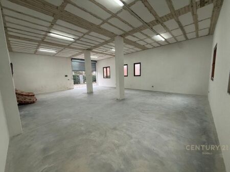 Ambient komercial per qira