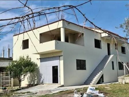 SHITET TRUALL 3000 M2 + NDERTESE 2 KATE - RRUGA E ARBERIT, FERRAJ