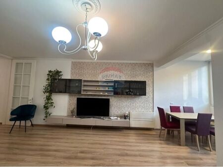 Apartament 3+1+2 me qera Pazari Ri