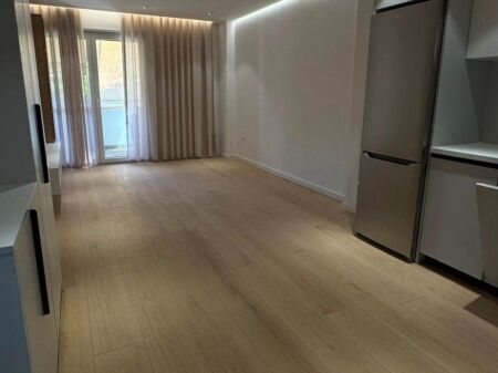 🏡 Shitet Apartament 1+1 – Pranë Maternitetit “Koço Gliozheni” ✨