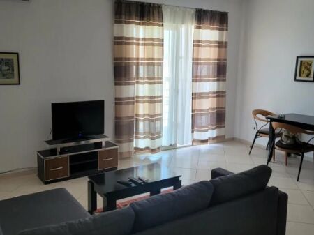 Jepet me qera apartament 1+1 ne Yzberisht ; pallatet Cabej