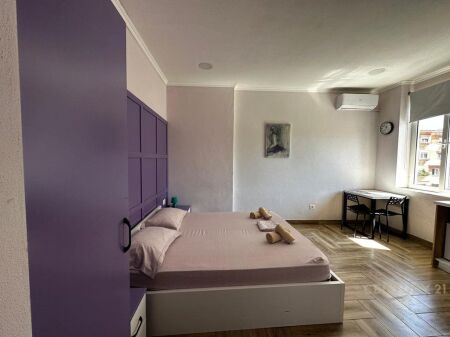 2 garsoniere per shitje prane Stadiumit Dinamo