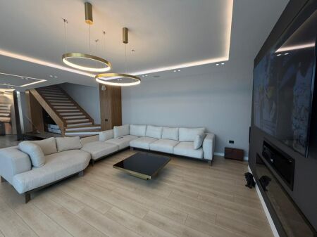 APARTAMENT DUPLEX ME QIRA 4+1+3+PARKIM TE SQUARE 21