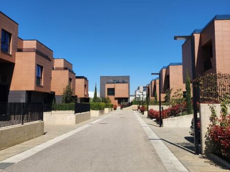 SHITET: Vilë e Bashkëngjitur 📍Luminor Residence - TEG, Pas Uni. Aldent ((780,000€))