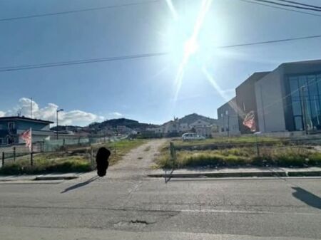 TOKE ME QIRA 1850 M - YRSHEK, POSHTE TOP-CHANNEL