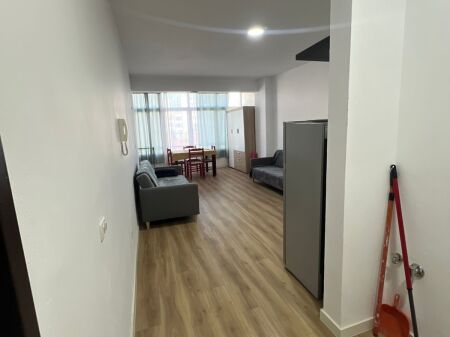 Shitet Garzoniere  shkembi kavajes