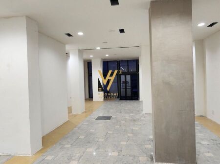 JEPET AMBIENT BIZNESI 150 M2 ME QERA TE RRUGA E KAVAJES 1.500 EURO