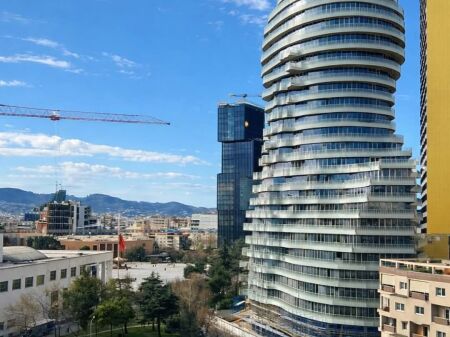 OCCASIONE: VENDESI 2+1 AL CENTRO, DIETRO IL PALAZZO DI 15 PIANI - TIRANA