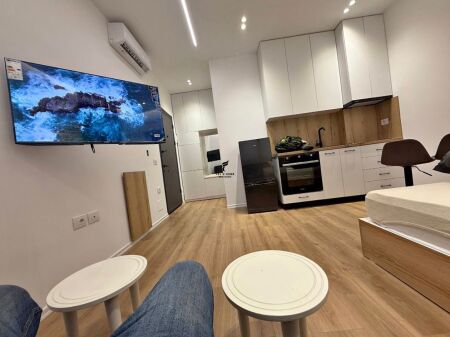 GARSONIERE ME QERA 40 M2 5 MAJ 400 EURO