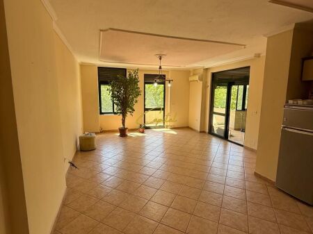 ZYRE ME QIRA 150 M2 ISH EKSPOZITA 120.000 LEKE