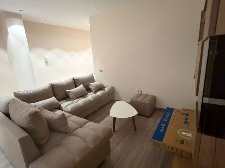 Qera | Apartament 3 + 1 | Pazari i Ri | 1400 €/muaj