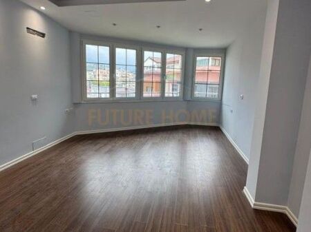 Shitet, Apartament 1+1, Fresku , Tiranë