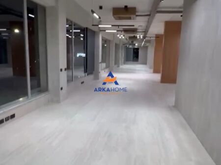 LOCALE COMMERCIALE IN VENDITA 428M2 "VICINO A SQUARE 21" PREZZO SU RICHIESTA