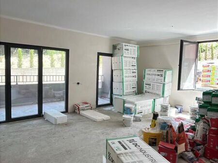 Shitet apartament 3+1+2 – Kompleksi Xheluks, Rruga e Elbasanit !