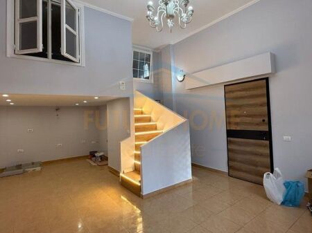 Shitet,Duplex, Rruga "Shefqet Kuka", Fresk​