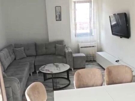 🏢Ex Campo Aviazione, vicino al Supermercato Spar, affittasi appartamento 2+1+2+posto auto arredato 800Euro